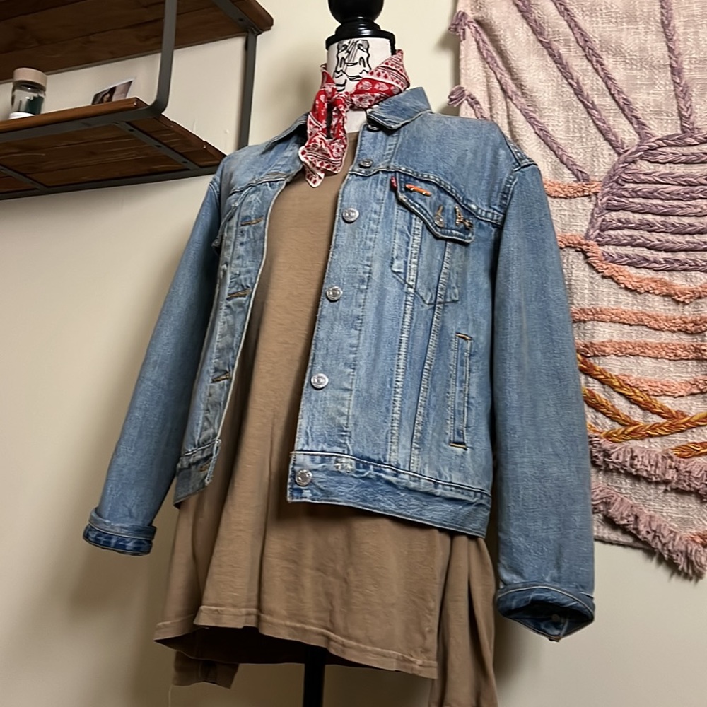 Levi’s Oversized Boyfriend Jacket - Picture 4 of 5